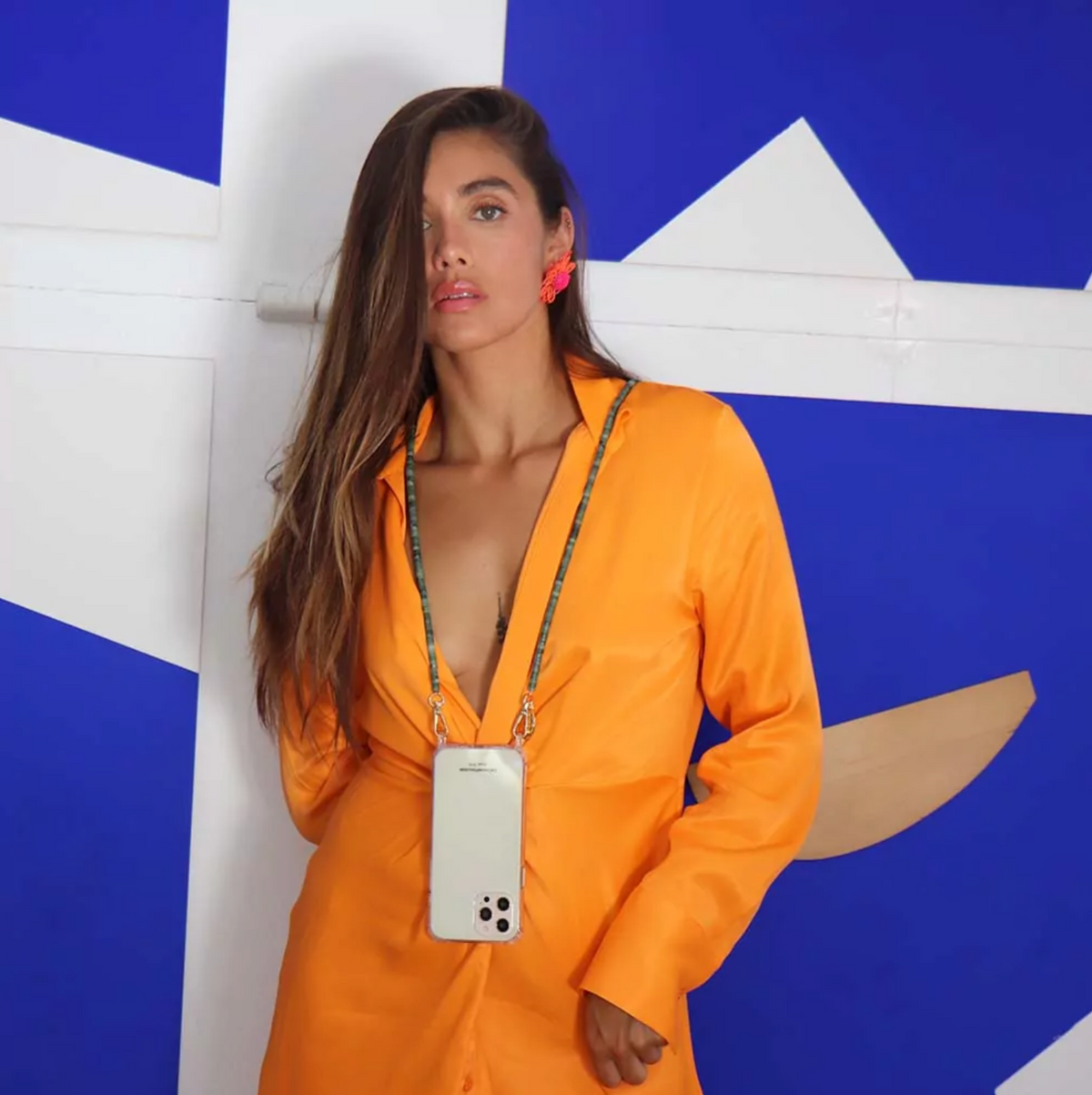 Accessoiriser son téléphone avec un bijoux, un collier ou une pochette