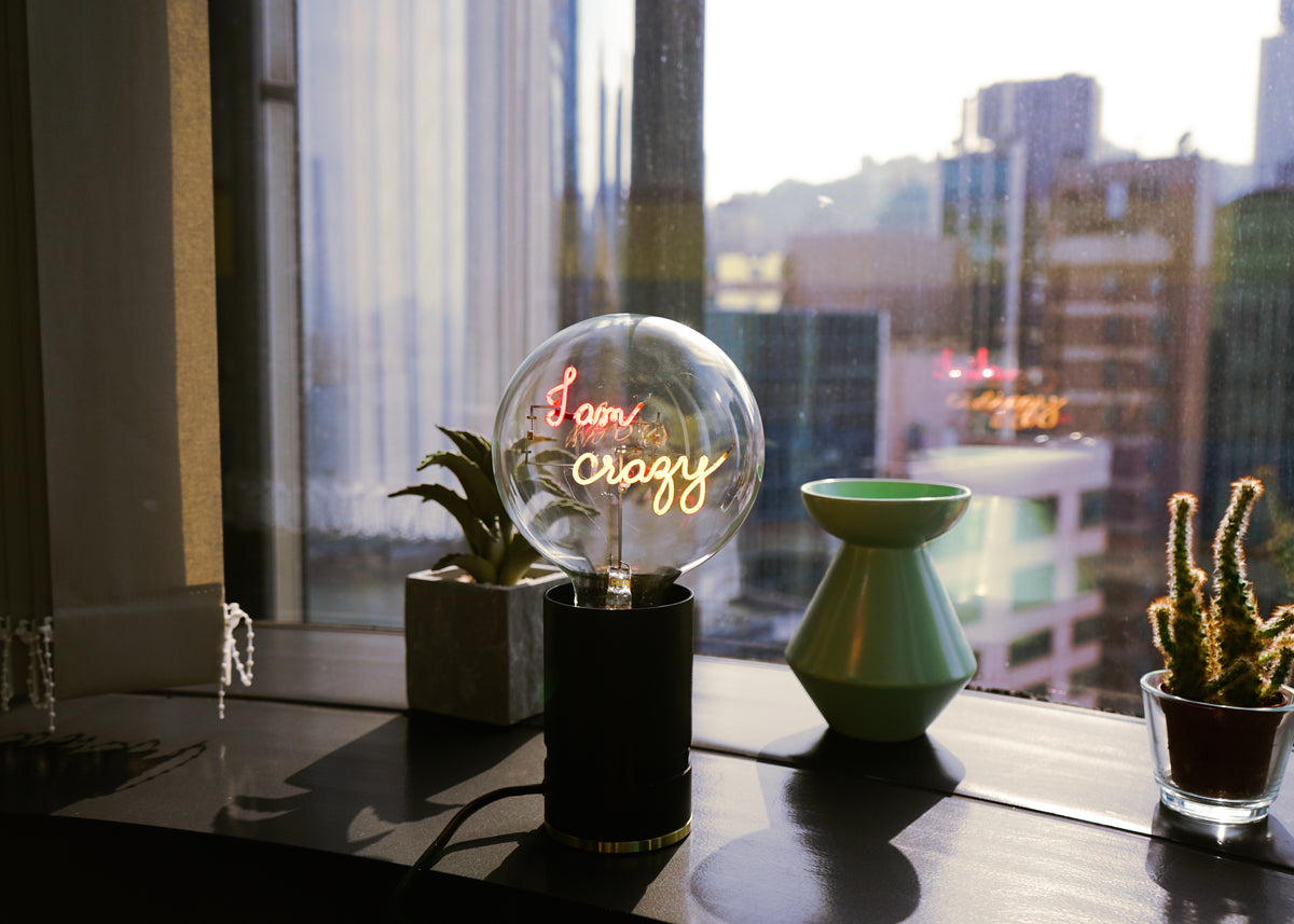 Socle pour ampoule message noir - h.10 cm